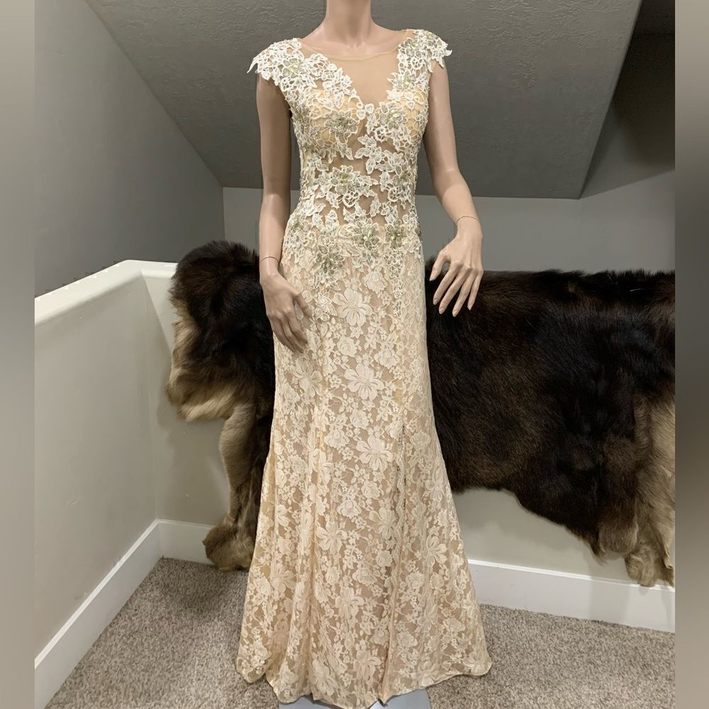 New Gorgeous Embroidered Floral Lace With Crystal Beaded Mermaid Gown